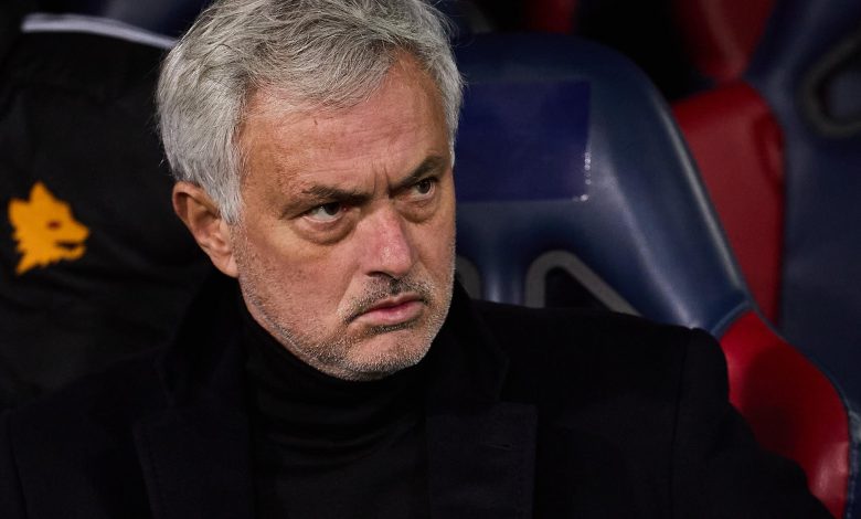 Fans boo Mourinho as Roma lose to AC Milan